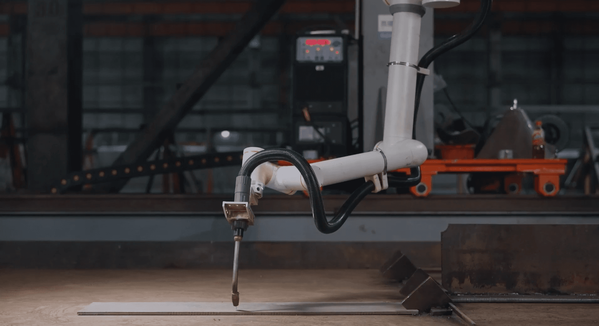 https://a.storyblok.com/f/298593/1912x1042/6269a842b0/fr10-welding.png