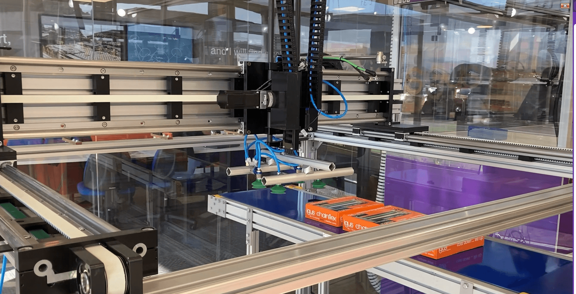IGUS | DLE-RG-004 | Palletizing with Igus Gantry